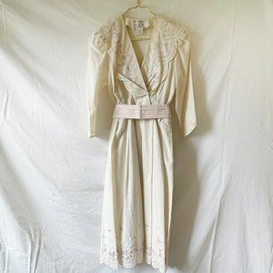 Stunning Vintage Cream Shawl Collar Dress 9/10P